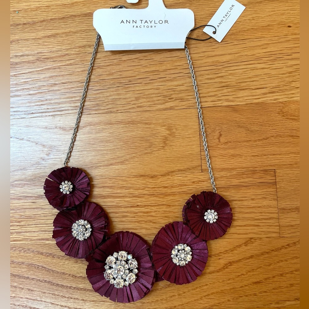 NWT Ann Taylor necklace
